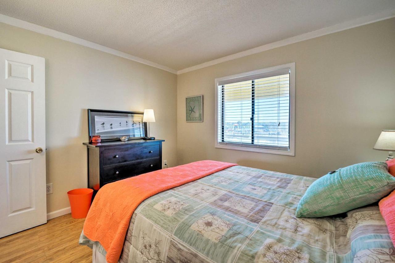 Appartement Breezy Beach Retreat With 180-Degree Ocean Views! à Carolina Beach Extérieur photo