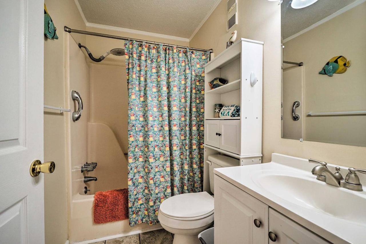 Appartement Breezy Beach Retreat With 180-Degree Ocean Views! à Carolina Beach Extérieur photo